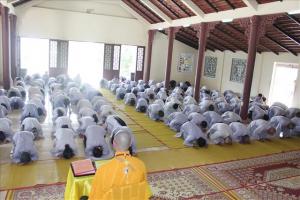 Ý nghĩa và Lợi ích to lớn của việc Lạy Phật mà ít người biết