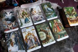 Giải Mã Bí Mật Ẩn Chứa Của 12 Chòm Sao Trong Bộ Bài Tarot
