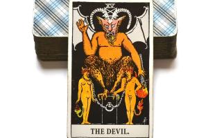 Dự Báo Tarot Cho Tháng 5 Năm 2022: The Devil