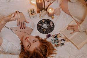 Tử vi tình yêu năm 2025 của các cung Hoàng Đạo